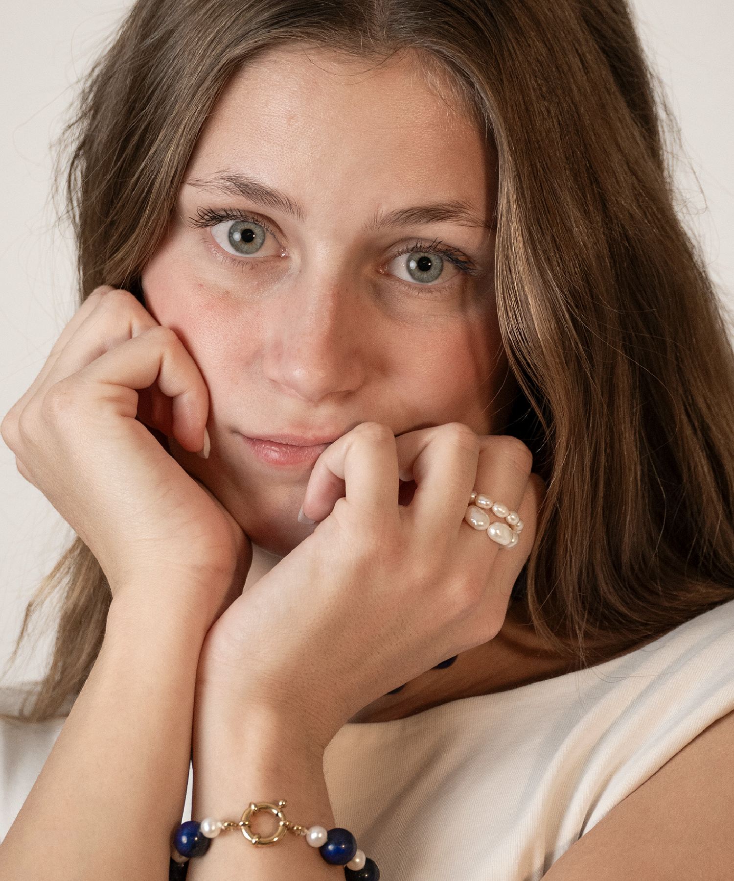Adara, Anello