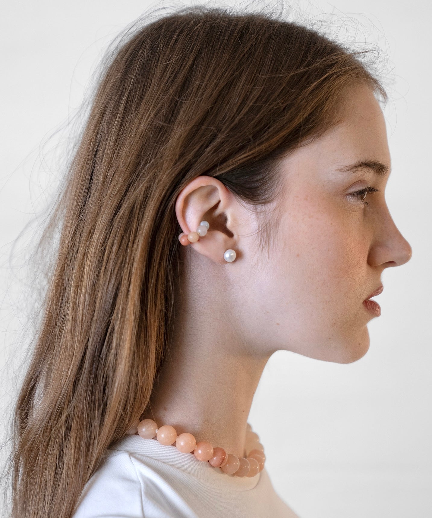 Alba, Ear cuff