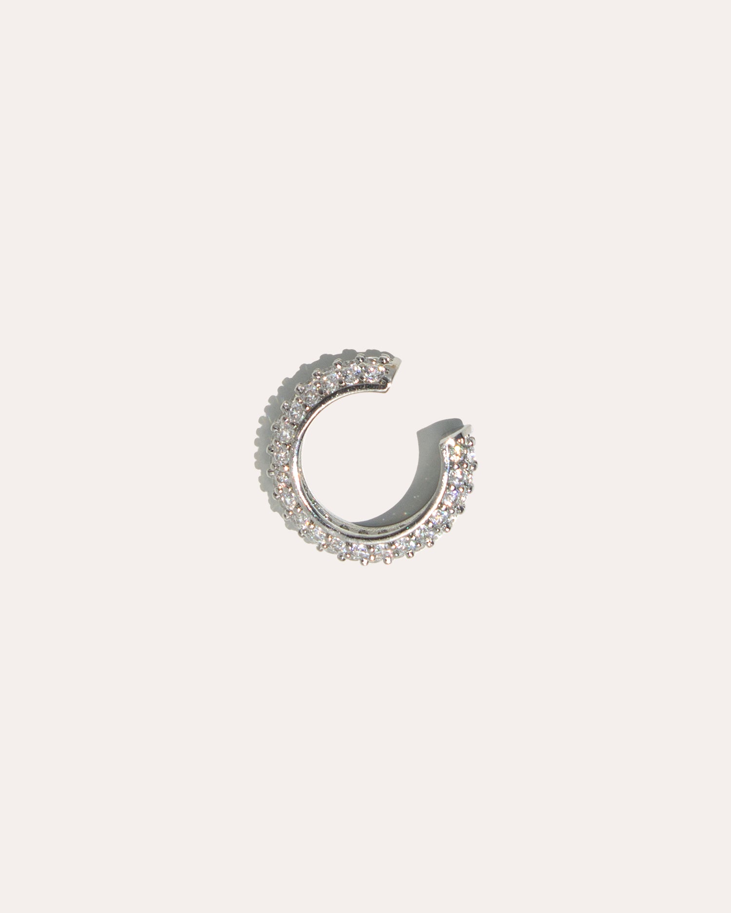 Luce, Ear cuff