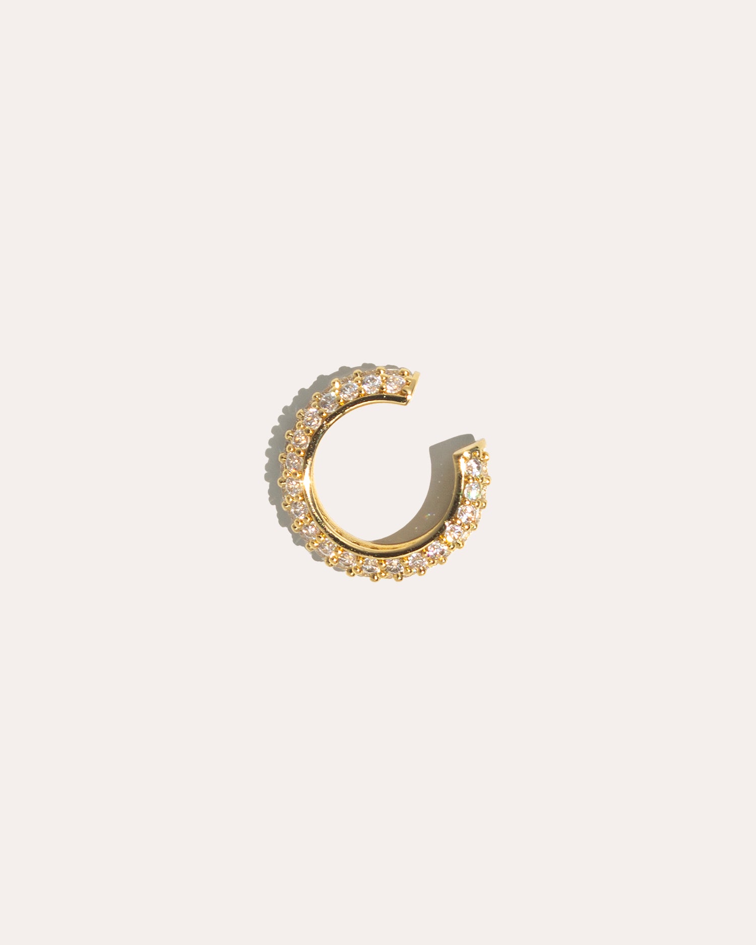 Luce, Ear cuff