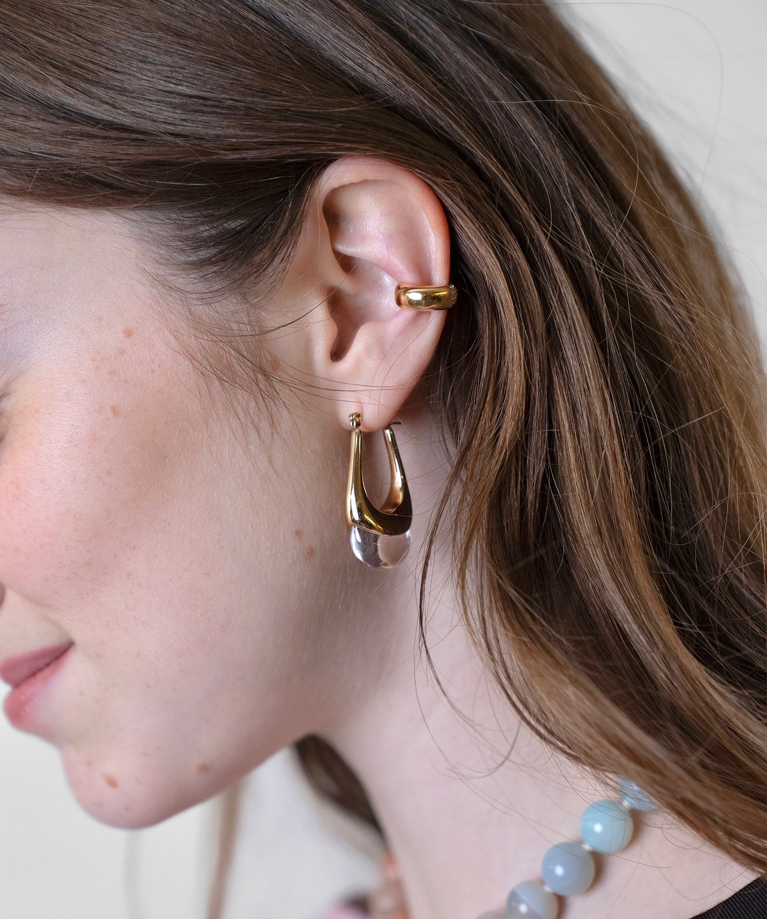 Milos, Ear cuff